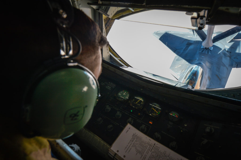 Boom operator refuels an F-22 Raptor