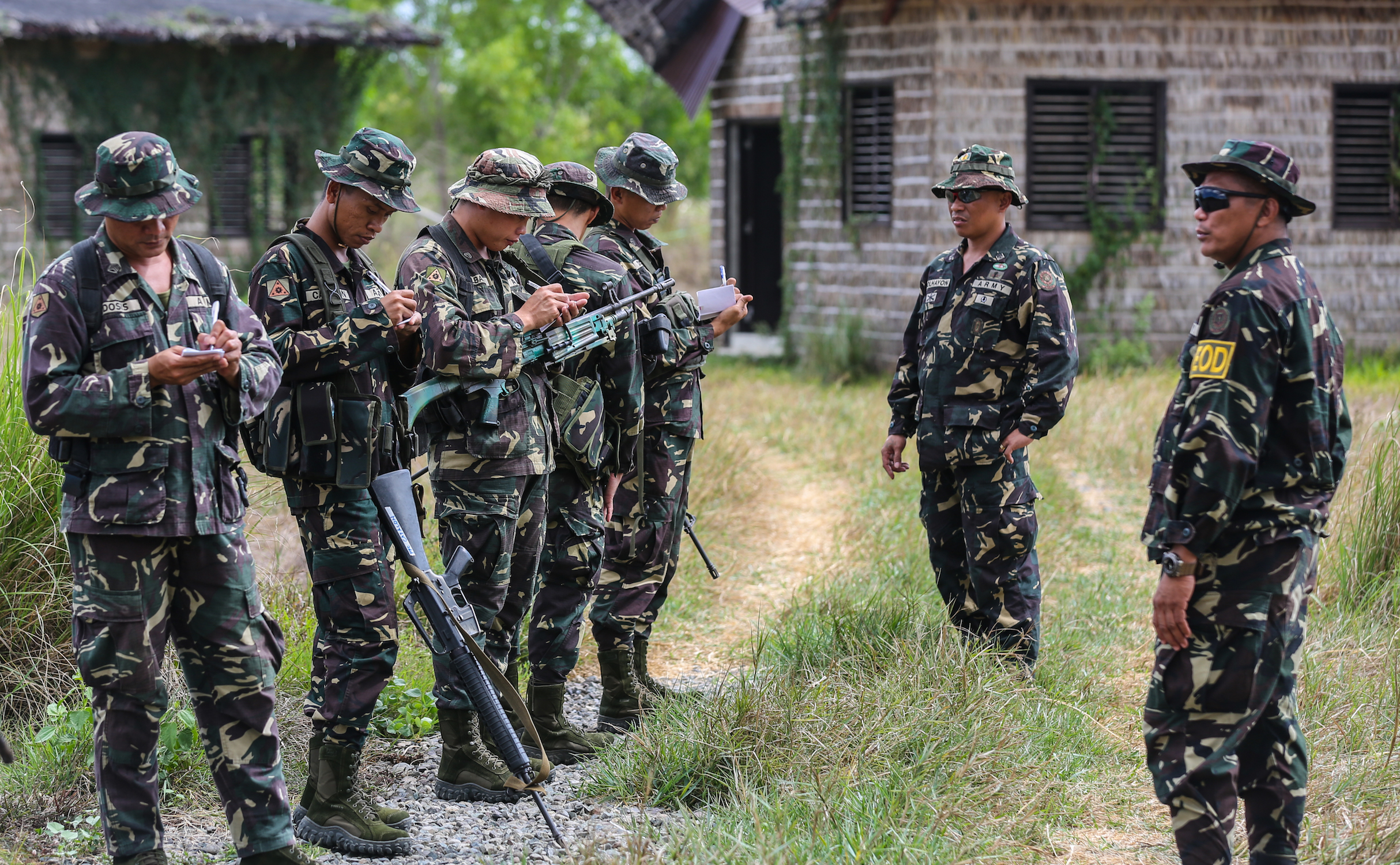 Philippine Army Tech. Sgt. Rernaur Bwenaia, an Explosive Ordnance Disposal (EOD) technician, instructs Philippine Army Soldiers from the 20th Infantry Battalion how to identify improvised explosive devices