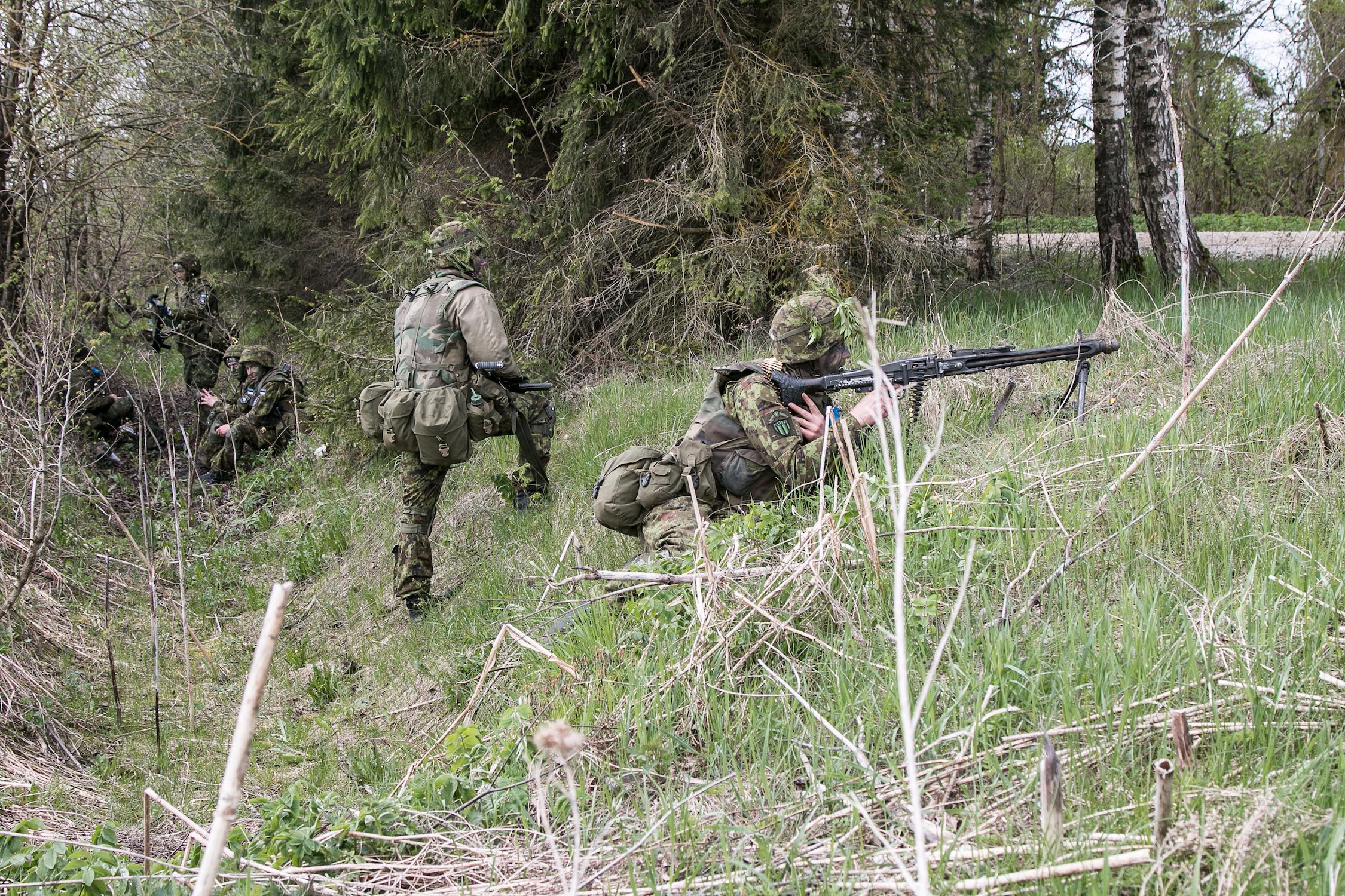American and Estonian Soldiers train together during Operation Siil