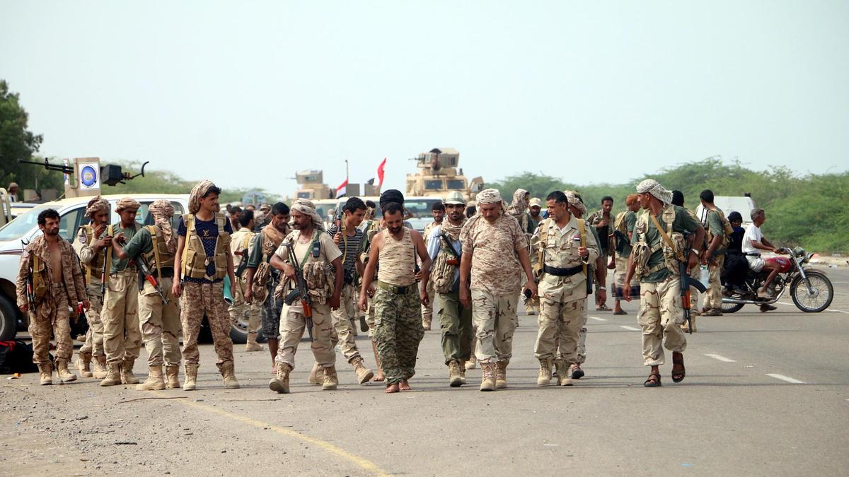 Yemeni forces and Saudi-led coalition send reinforcements toward Hodeidah port