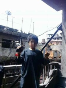 Child in Marawi holding a gun