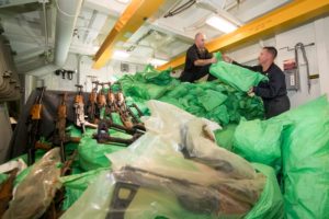 US Navy seizes weapons off Yemem