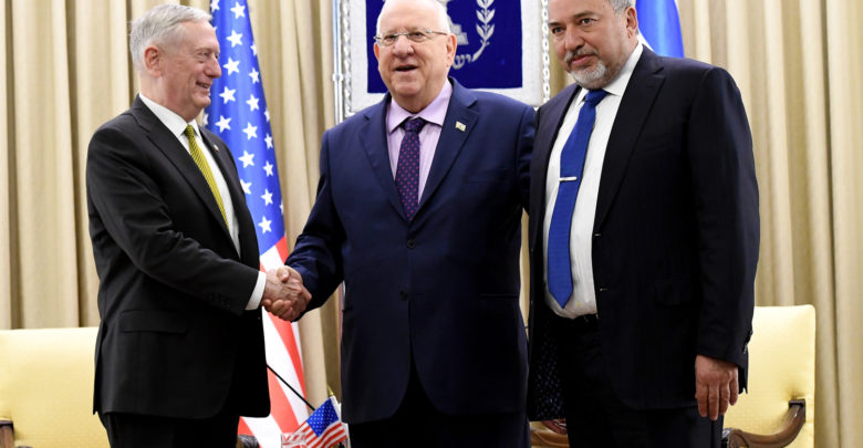US Secretary of Defense James Mattis (left), Israeli President Reuven Rivlin (center) and Israeli Defense Minister Avigdor Lieberman in Israel