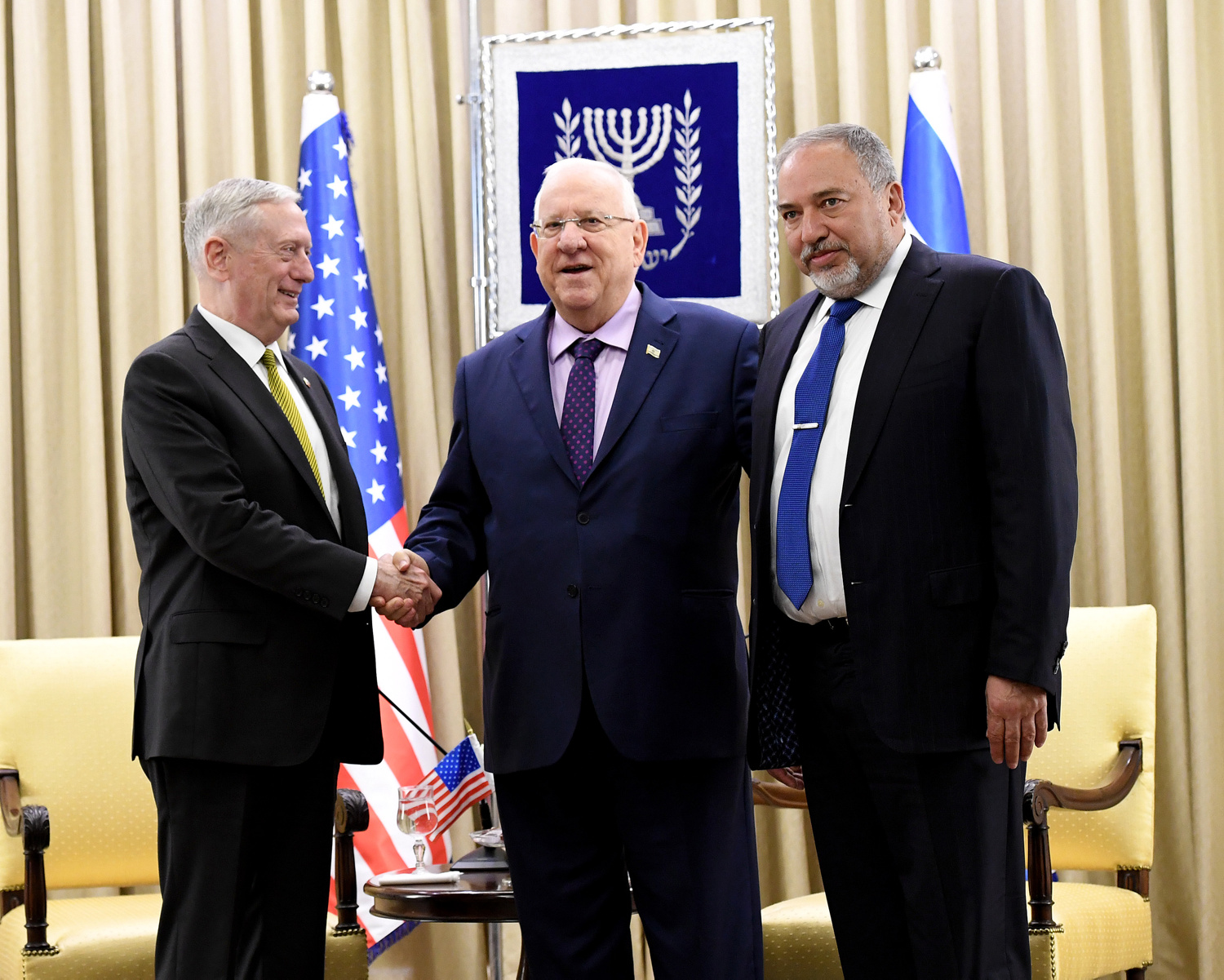 US Secretary of Defense James Mattis (left), Israeli President Reuven Rivlin (center) and Israeli Defense Minister Avigdor Lieberman in Israel