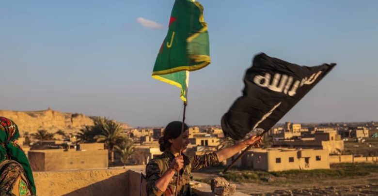 YPJ fighter replaces the ISIS flag