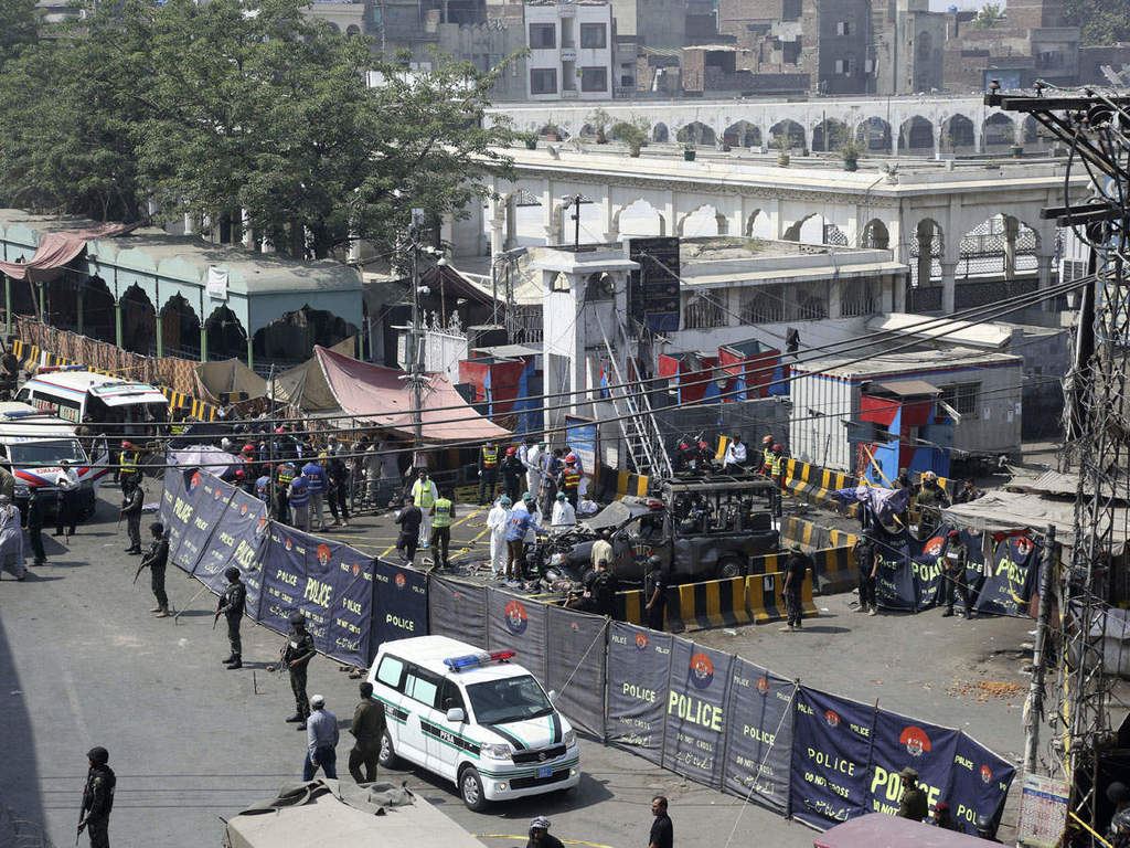 Suicide bomb in Lahore