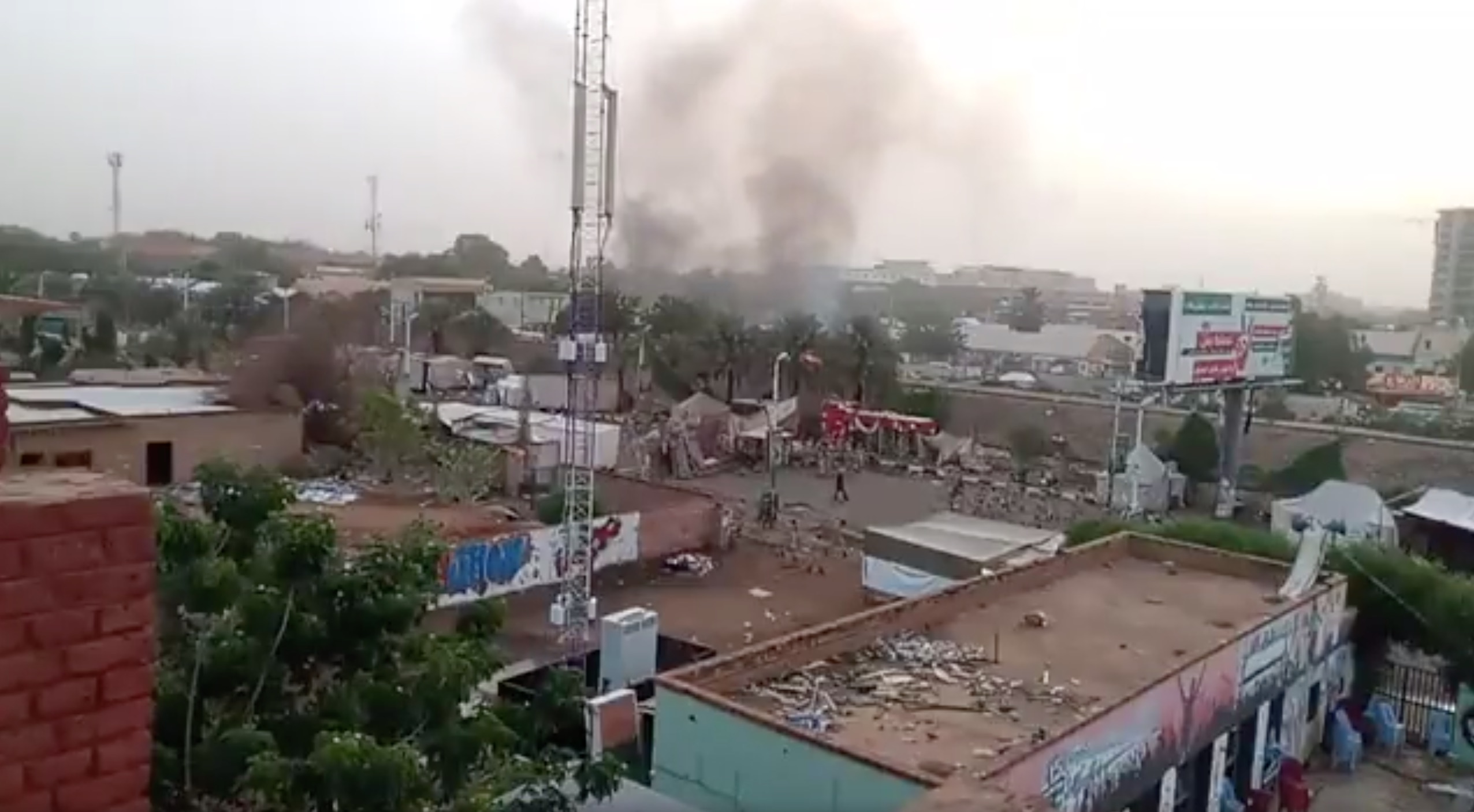 Sudanese security forces moving in to break up a sit-in outside army headquarters