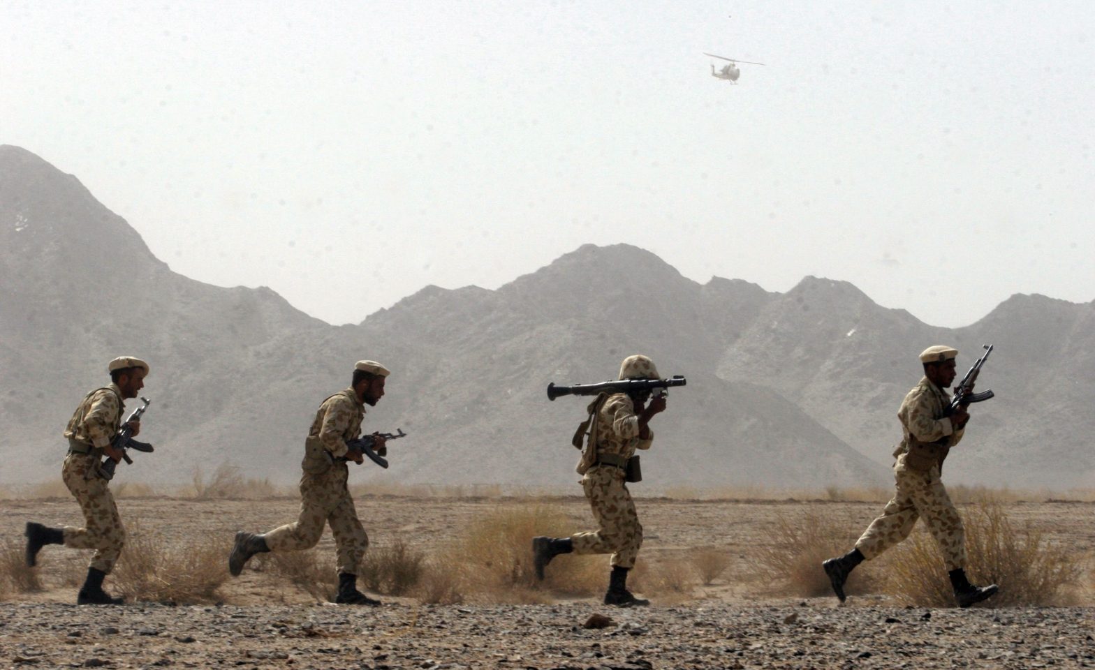 Iranian soldiers participate in drills near the Pakastani border
