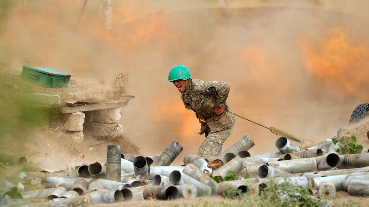 Photo of fighting between Armenia and Azerbaijan over Nagorno Karaback.