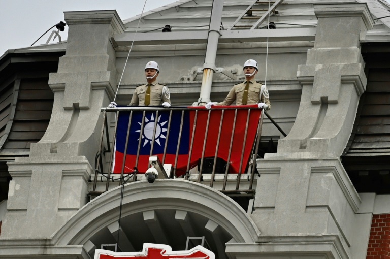 Taiwan military with flag. Photo: Sam Yeh