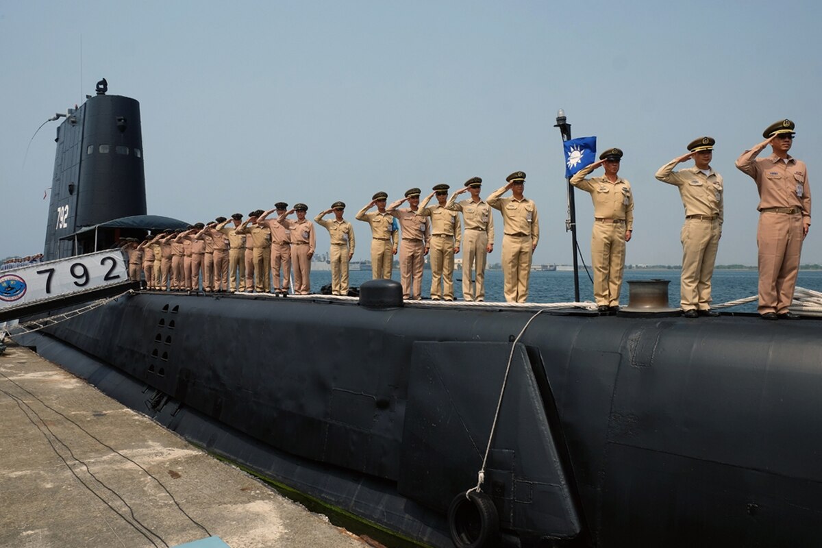 Taiwanese navy staff salute from a US-made Guppy class submarine at the Tsoying navy base in southern Kaohsiung on September 30, 2014.