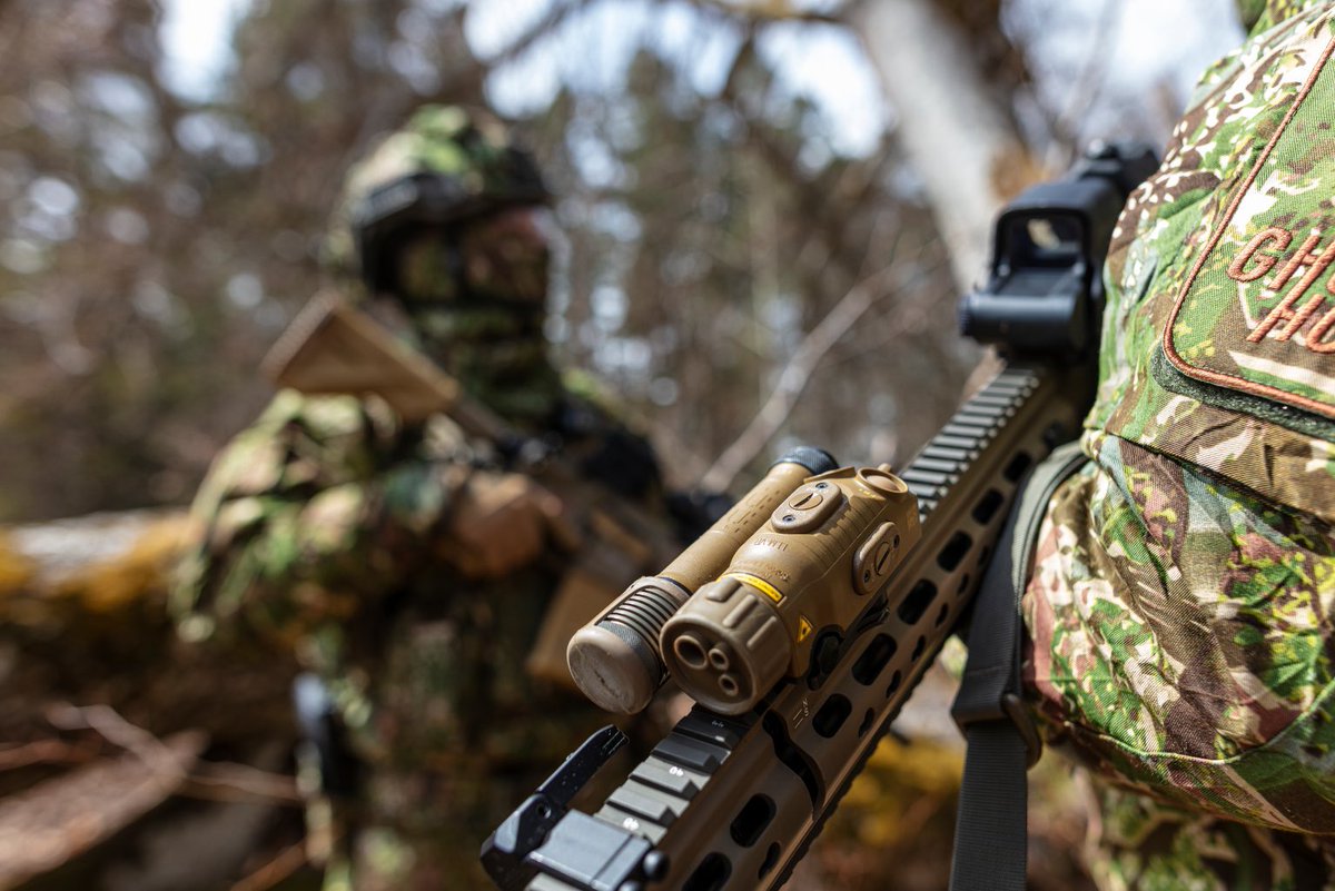 The device can be mounted on all the Bundeswehr assault rifles, submachine guns, machine guns and sniper rifles through a standard interface.