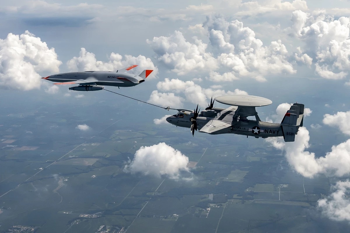 Boeing’s MQ-25 T1 refuels a US Navy E-2D command and control aircraft.
