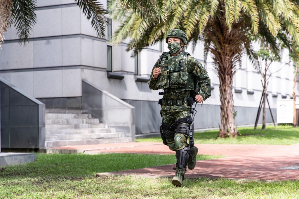 Exoskeleton suit