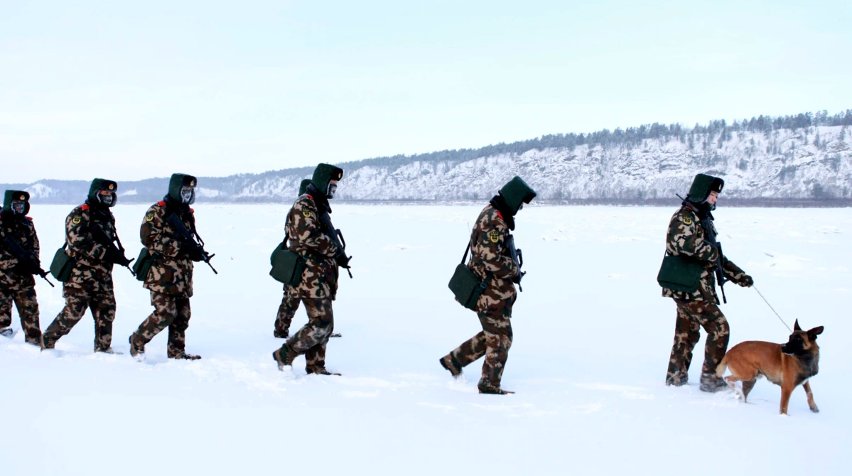 Chinese paramilitary police border guards train in the snow at Mohe County in China's northeast Heilongjiang province, on the border with Russia, December 2016