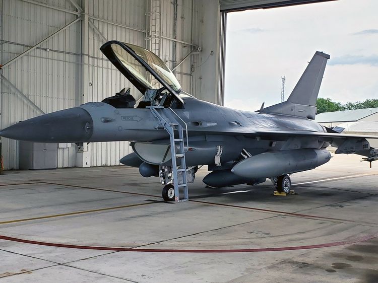 AN/ASQ-236 Dragon's Eye pod on F-16