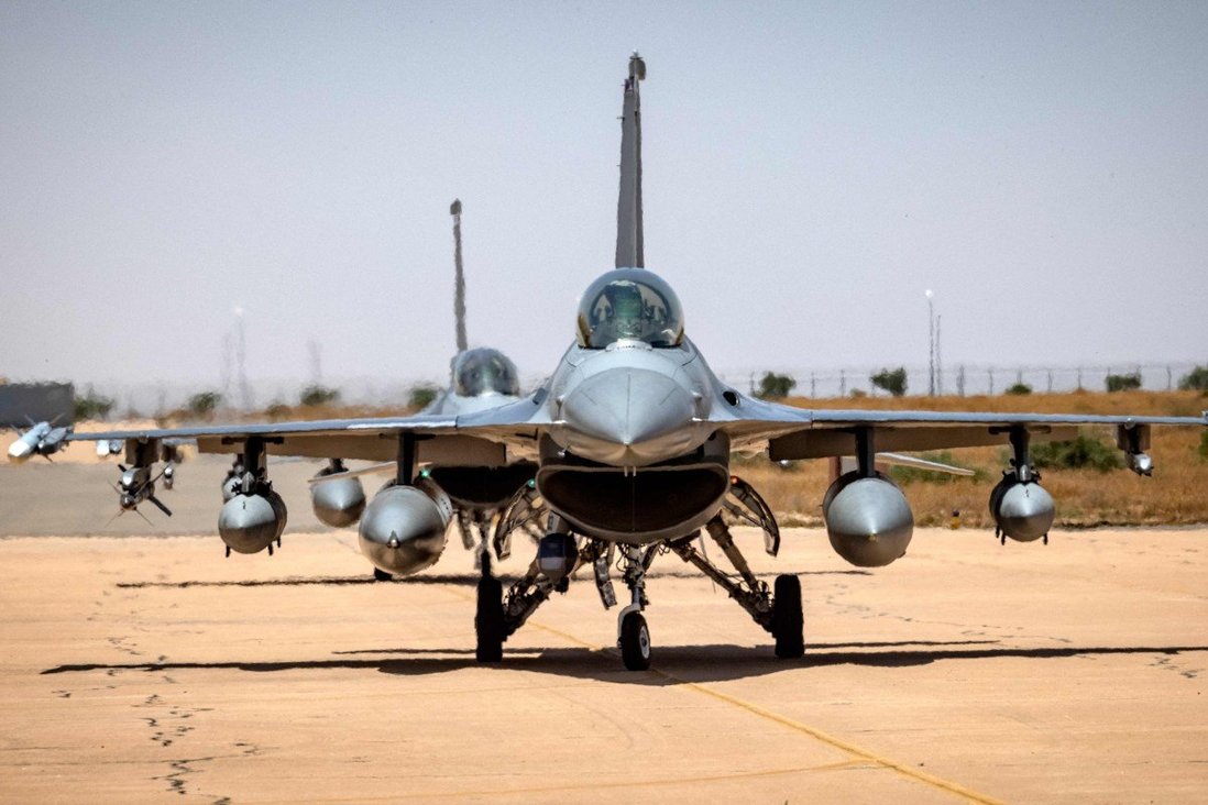 F-16 fighter jet