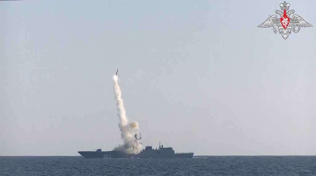Tsirkon hypersonic missile fired from ship