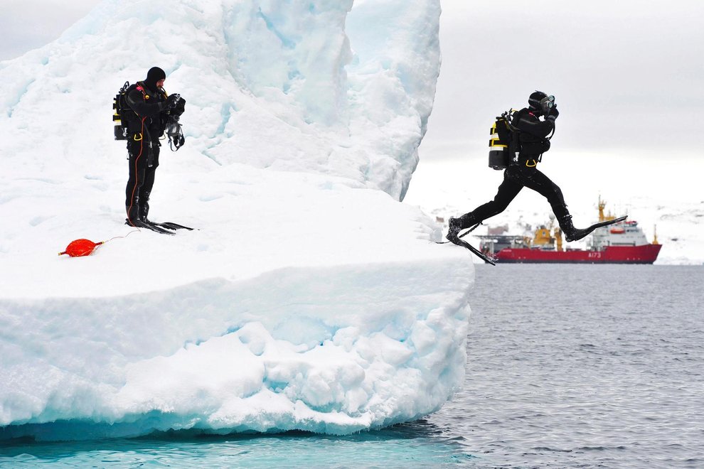 UK armed forces diving equipment