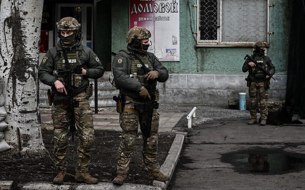Ukrainian troops