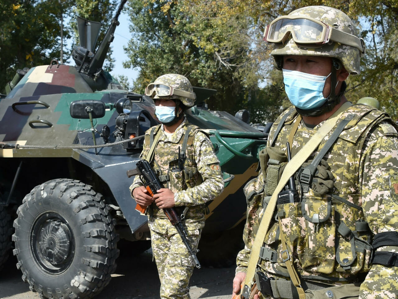 Kyrgyz servicemen at a checkpoint