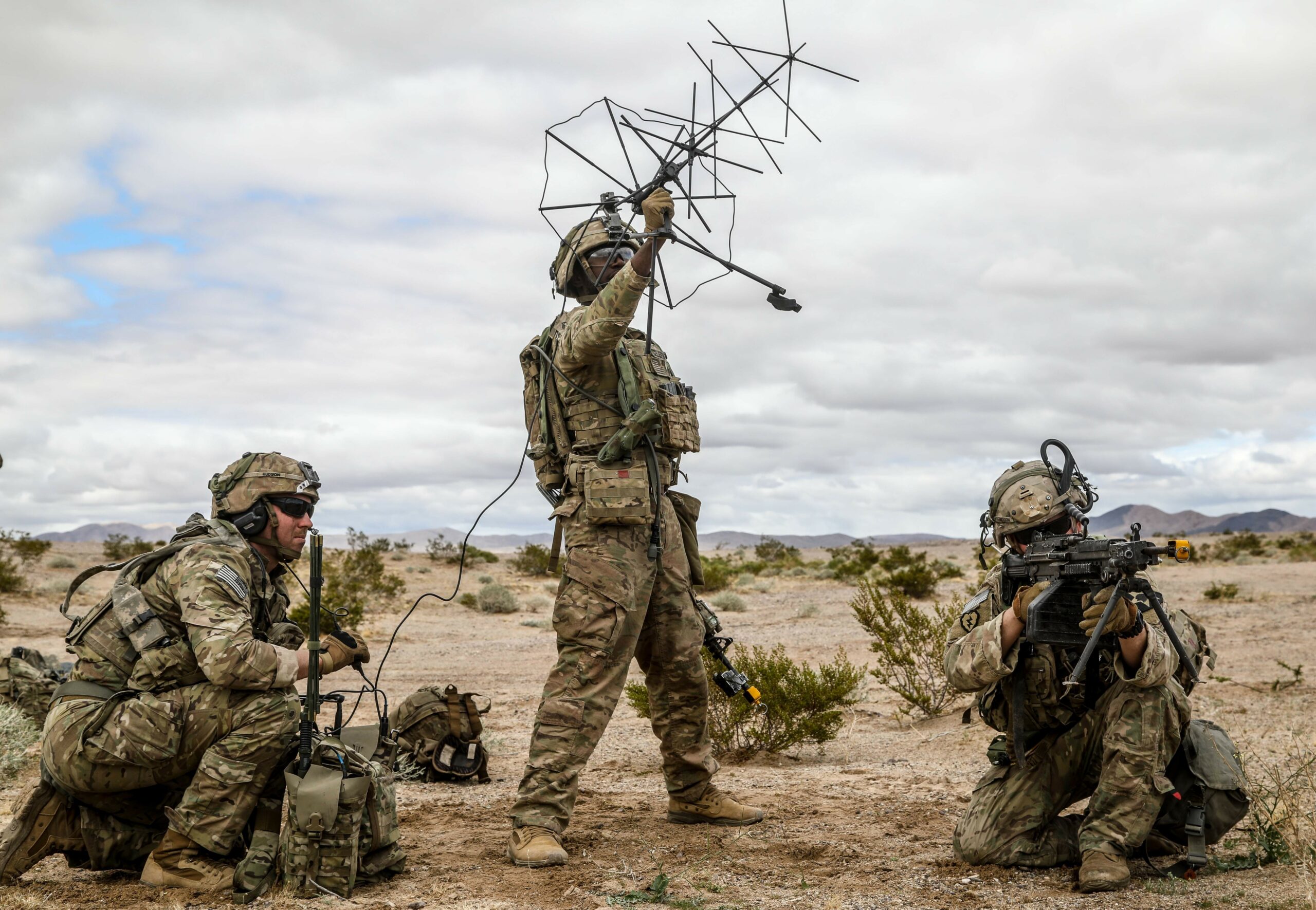 US soldiers communicate