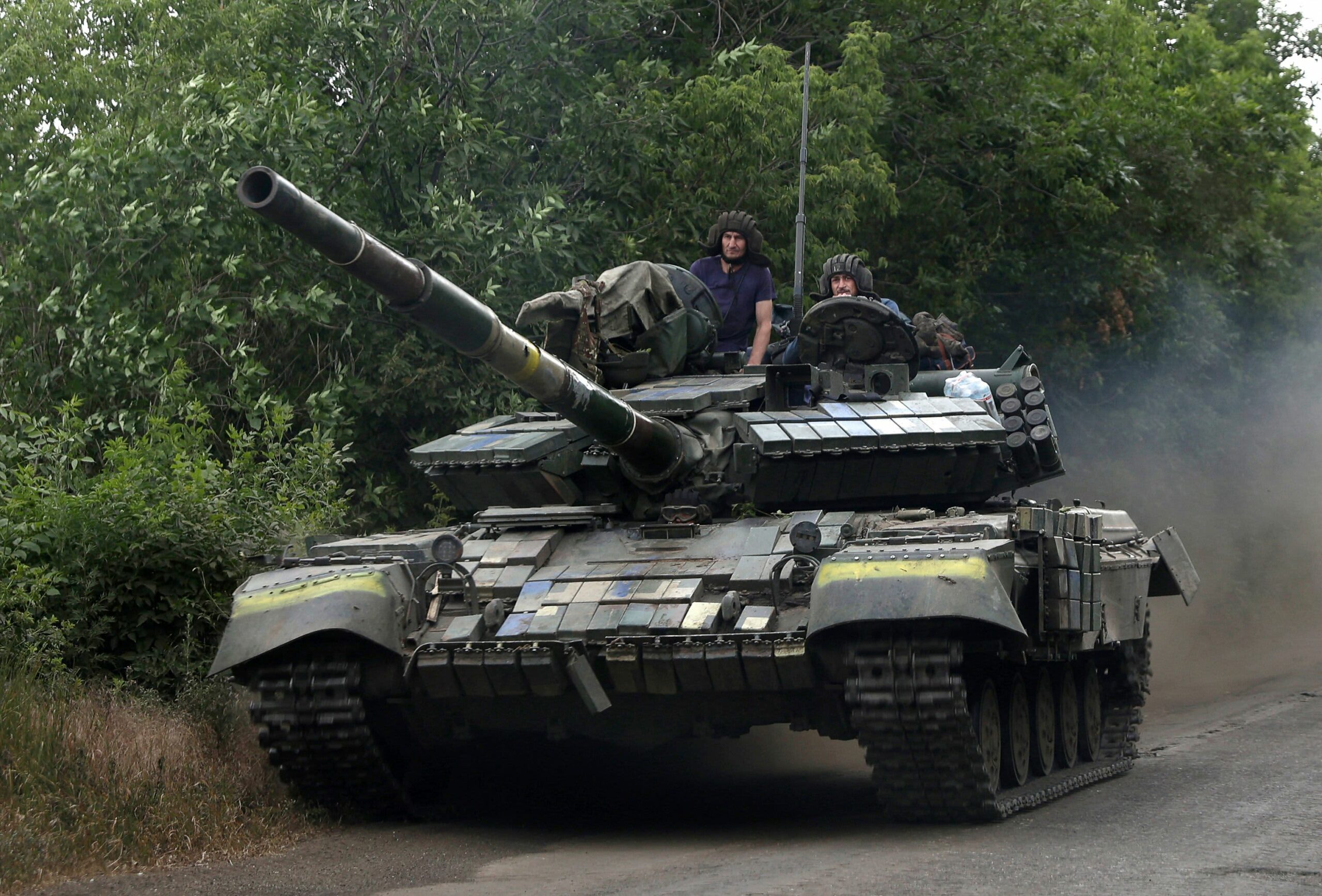 Ukrainian soldiers in the eastern Lugansk region
