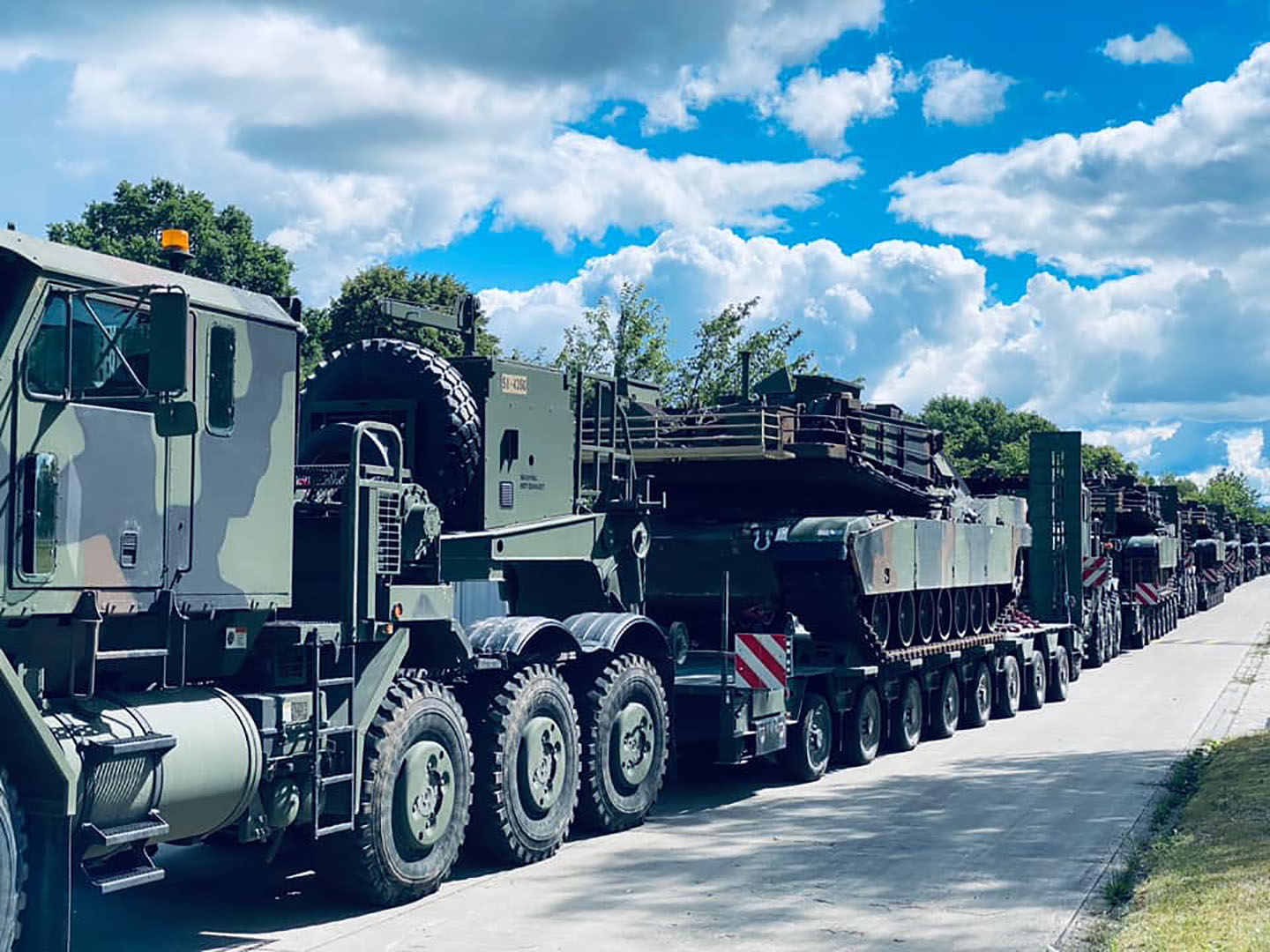 Heavy equipment transporter