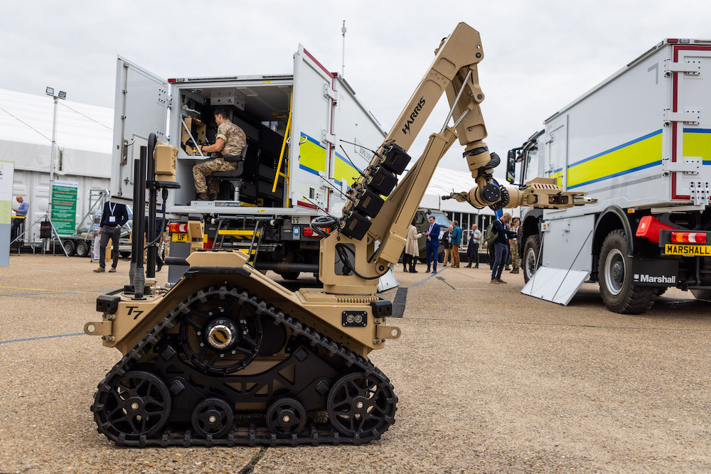 The Starter robot in front of the two new GASKET vehicles