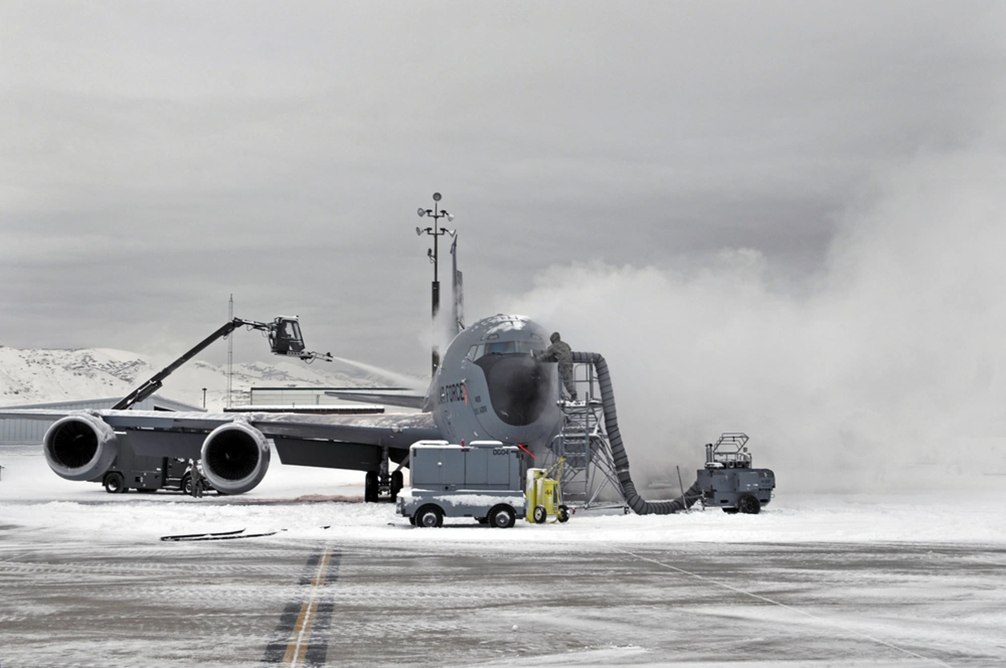 Airmen from the 151st Maintenance Group deice a KC-135 Stratotanker