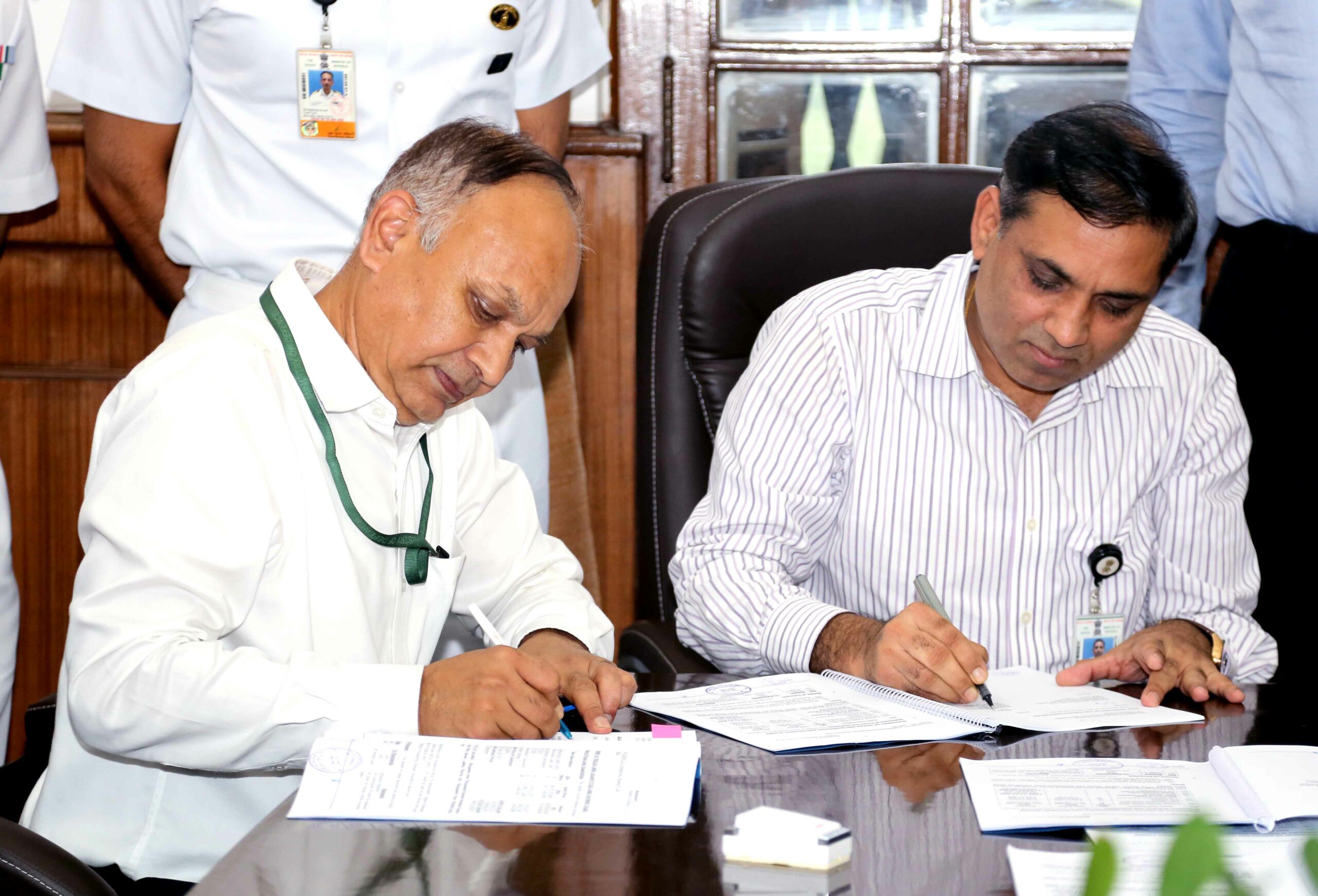 Indian Ministry of Defence and BAPL sign deal for BrahMos missiles.