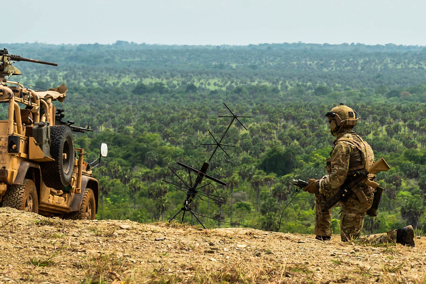 UHF Satcom