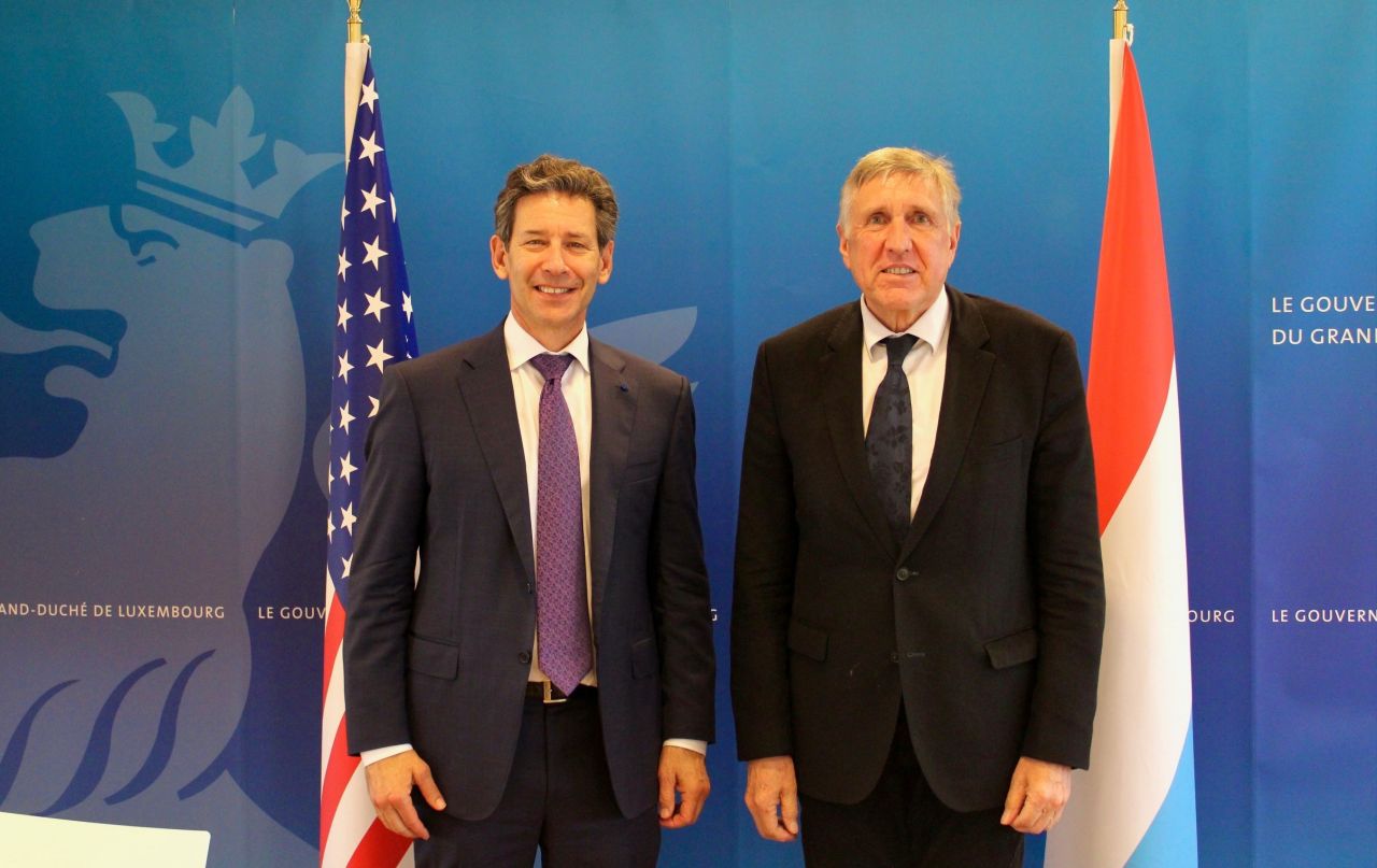 Virgin Orbit CEO Dan Hart and François Bausch, Deputy Prime Minister, Minister of Defence