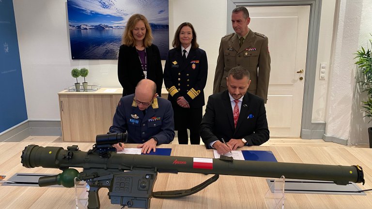 Signing of Mesko Piorun MANPADS contract.