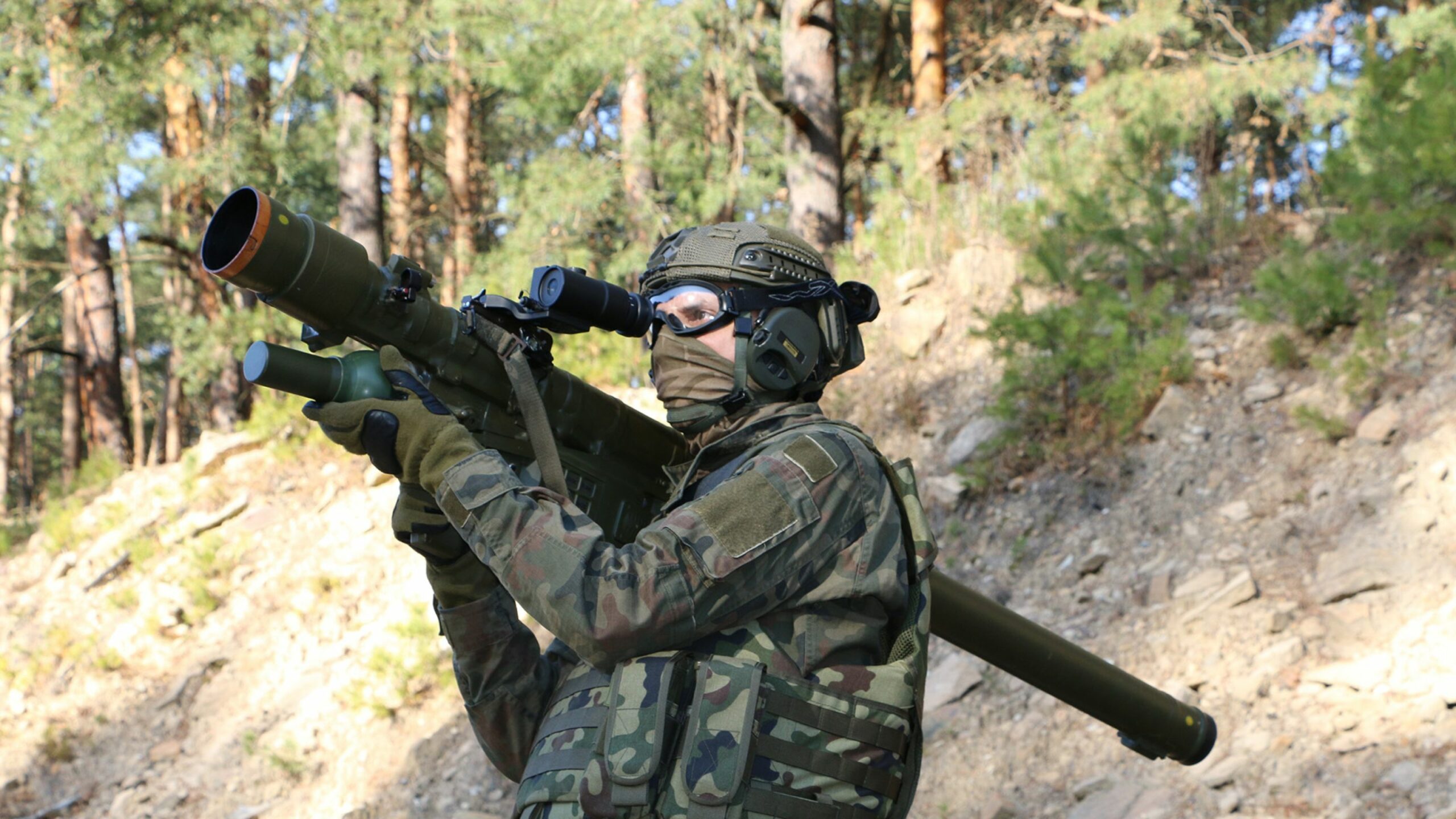 Norwegian personnel with Piorun MANPADS