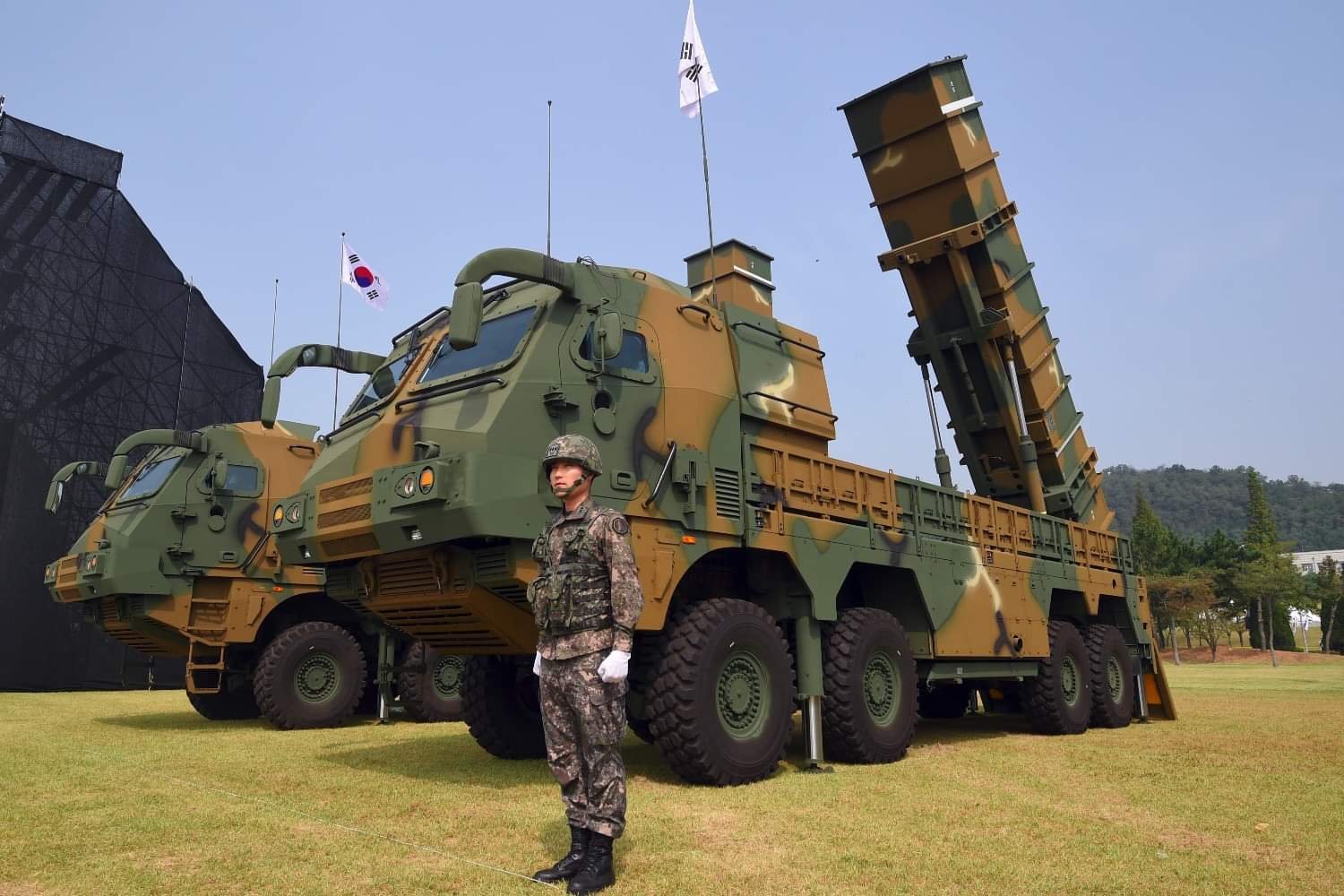 South Korea displays a Hyunmoo-2 missile system