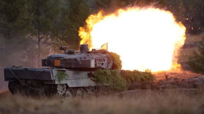 Leopard 2 tanks