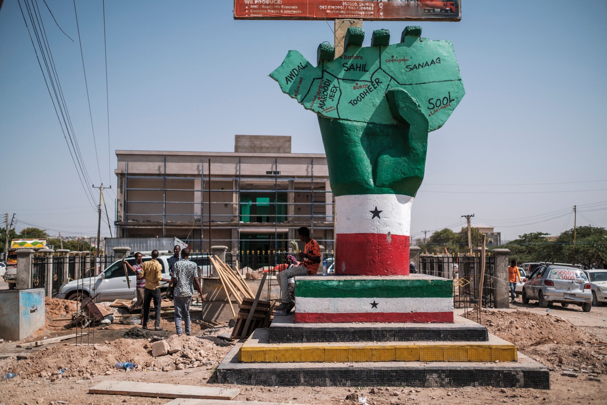 An independence monument, depicting a hand holding a map of the disputed region, in Hargeisa, Somaliland.
