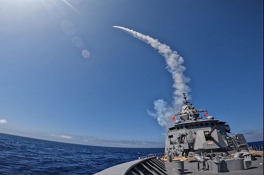 Royal Australian Navy frigate HMAS Toowoomba fires an Evolved Sea Sparrow Missile during a workup period off the coast of Western Australia. *** Local Caption *** Anzac Class frigate HMAS Toowoomba recently conducted a successful firing of an Evolved Sea Sparrow Missile (ESSM) Block 1 during a shakedown period off the coast of Western Australia. The firing marked the first by HMAS Toowoomba since completing the ANZAC Class Mid-life Capability Assurance Program (AMCAP) upgrade.