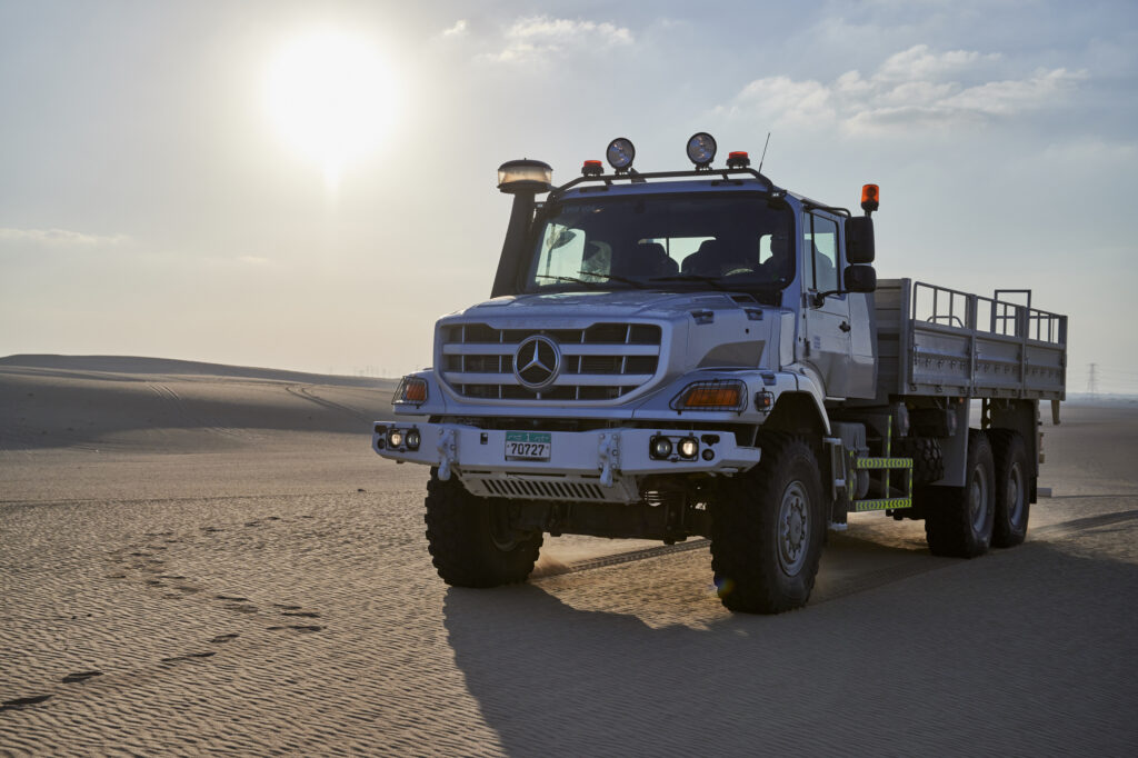 Weltpremiere der Neuen Generation des Mercedes-Benz Zetros. Der neue Zetros präsentiert sich jetzt komplett runderneuert. World premiere of the new generation of the Mercedes-Benz Zetros. The new Zetros is now completely retreaded.