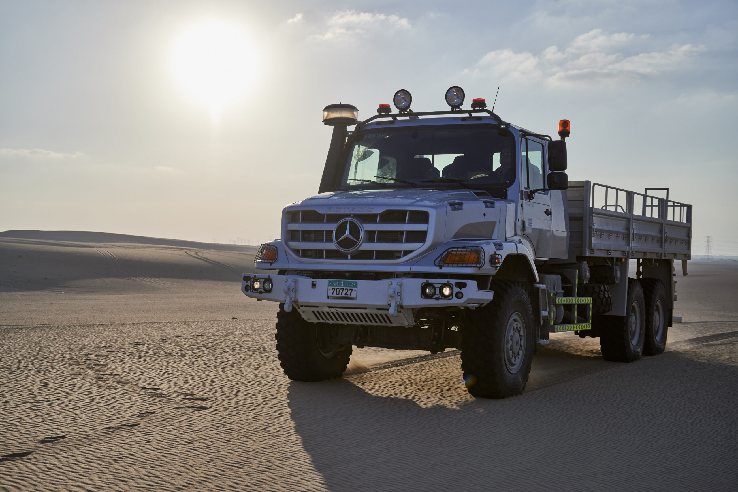 Weltpremiere der Neuen Generation des Mercedes-Benz Zetros. Der neue Zetros präsentiert sich jetzt komplett runderneuert. World premiere of the new generation of the Mercedes-Benz Zetros. The new Zetros is now completely retreaded.