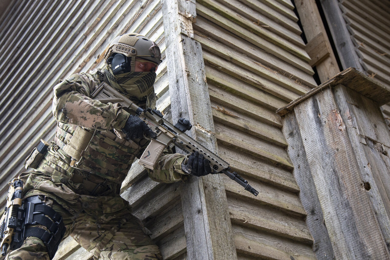 Military personnel armed with HK416 assault rifle