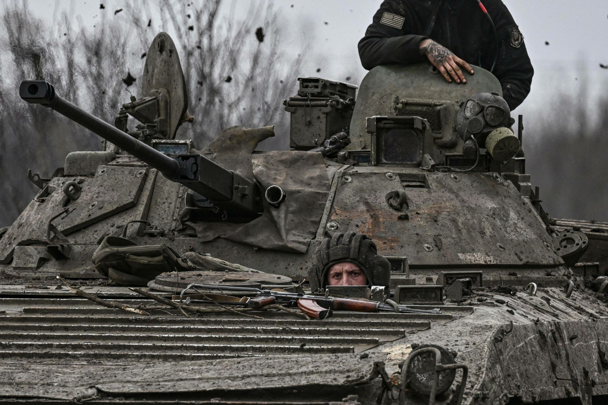 A Ukrainian BMP-2 tank moves towards the city of Bakhmut