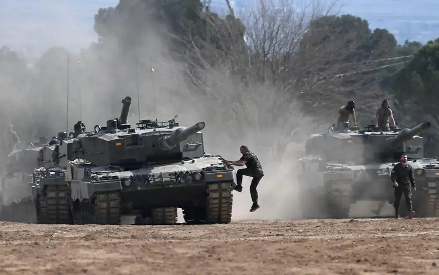 Leopard 2 tanks