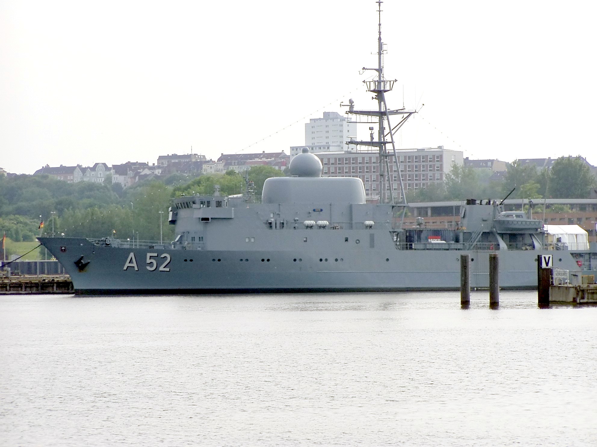 Type 423 Oste-class ship