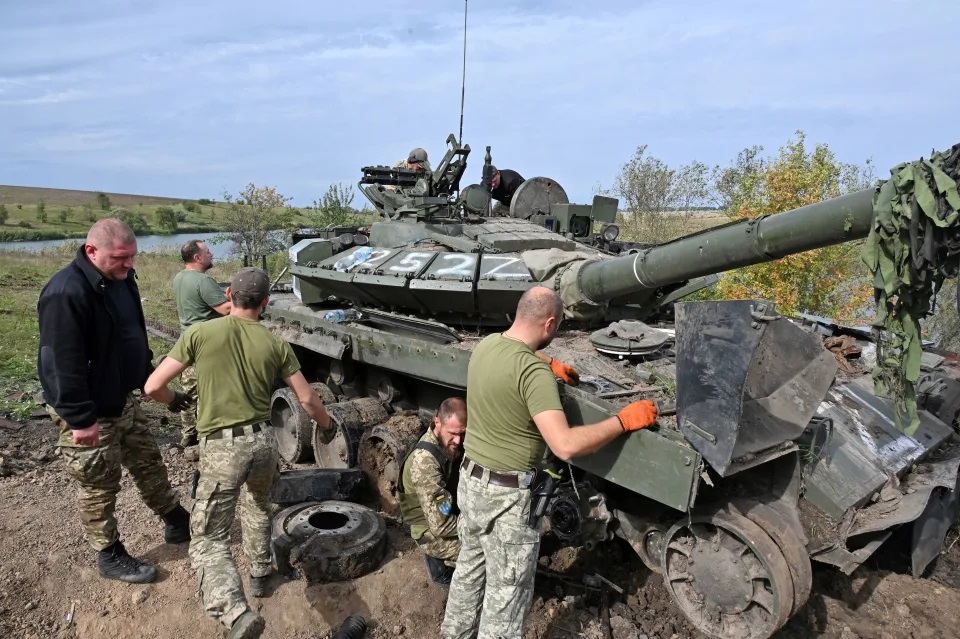 Ukraine repairs Russian tank