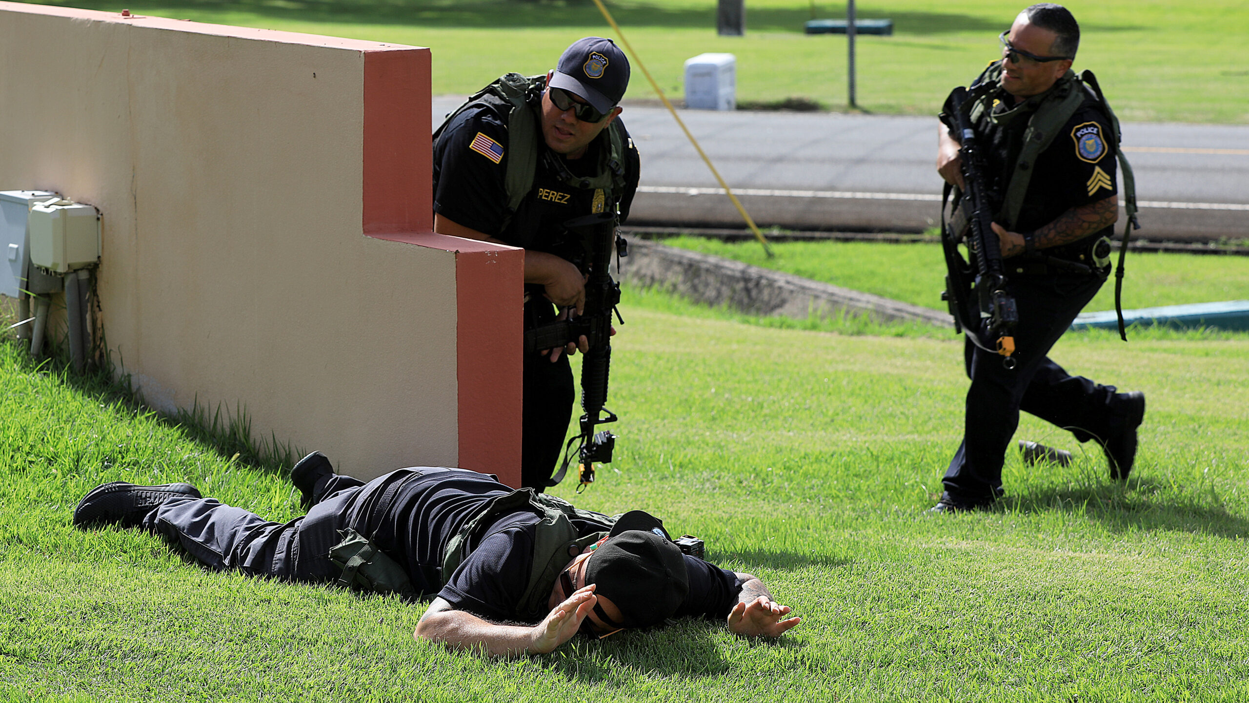 FORT BUCHANAN, PUERTO RICO- Members of Fort Buchanan's Directorate of Emergency Services and the U.S. Army Reserve-Puerto Rico 1st Mission Support Command conducted an active terrorist threat training exercise on Aug 30 here. (U.S. Army photos by Sgt. 1st Class David Hernandez, 363rd Public Affairs Detachment)