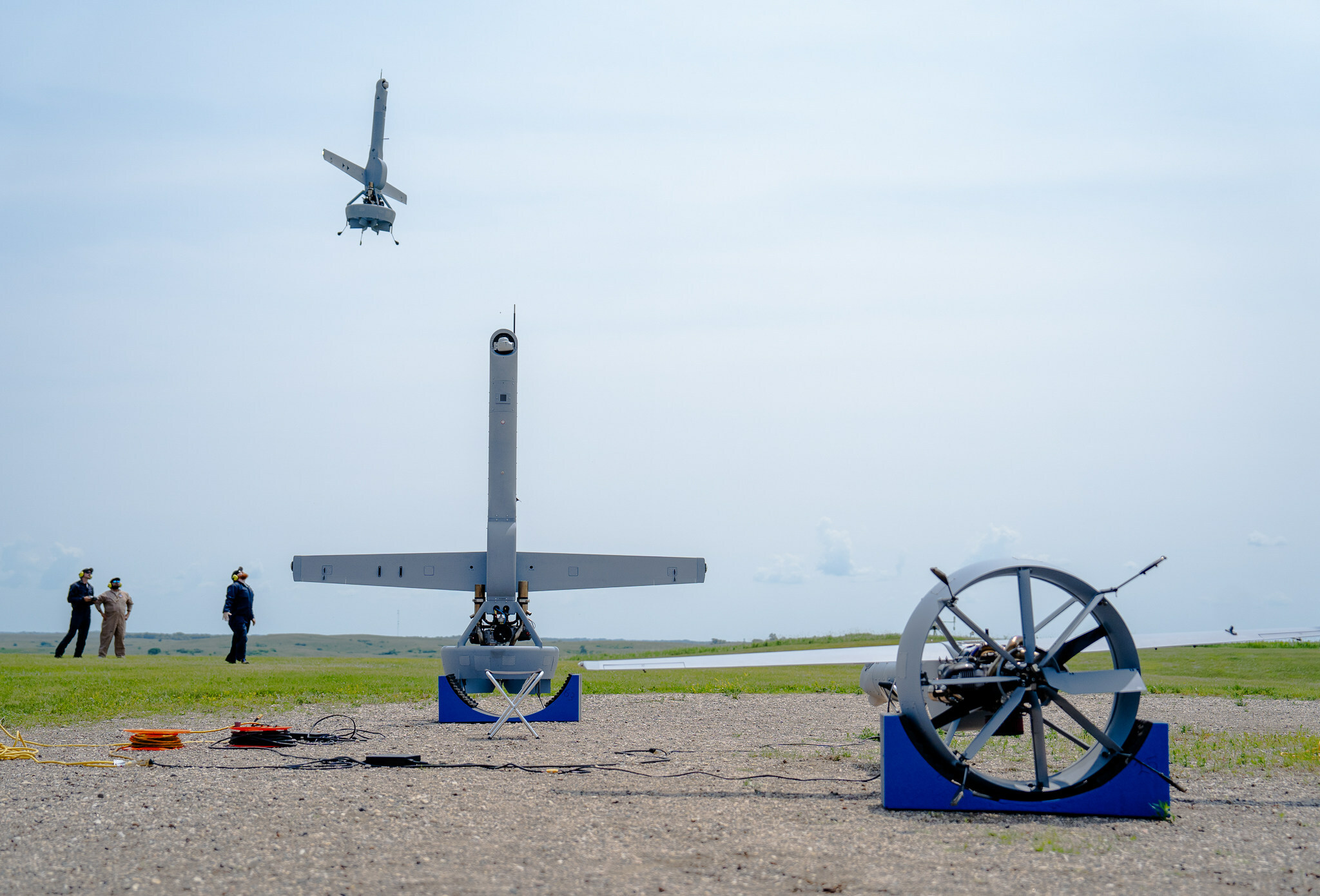 Shield AI demonstrates AI-piloted, teaming V-BATs with AFWERX