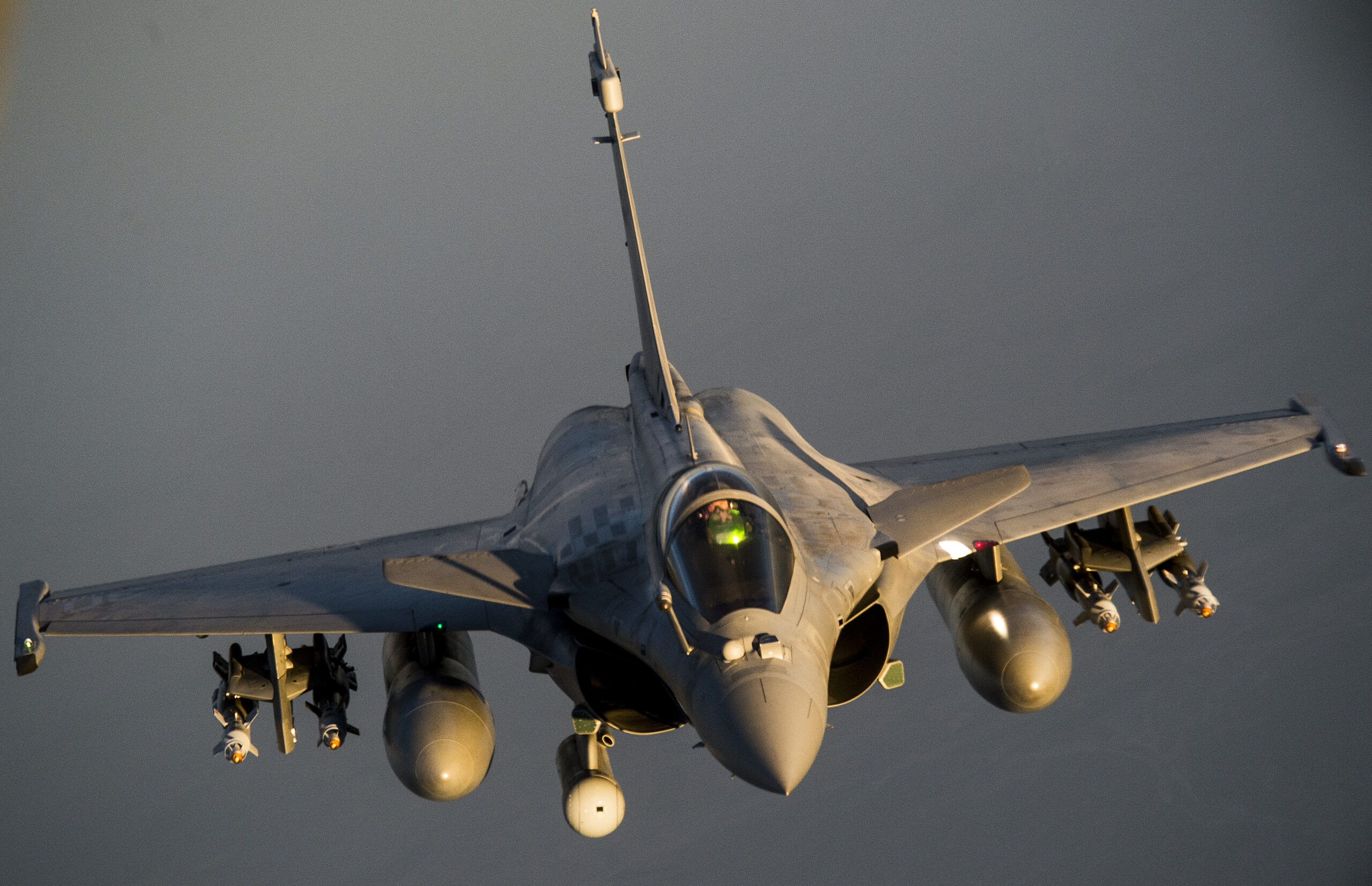 A French F-2 Rafale flies over Iraq in support of Operation Inherent Resolve, Jan. 8, 2016. OIR is the coalition intervention against the Islamic State of Iraq and the Levant. (U.S. Air Force photo by Tech. Sgt. Nathan Lipscomb)