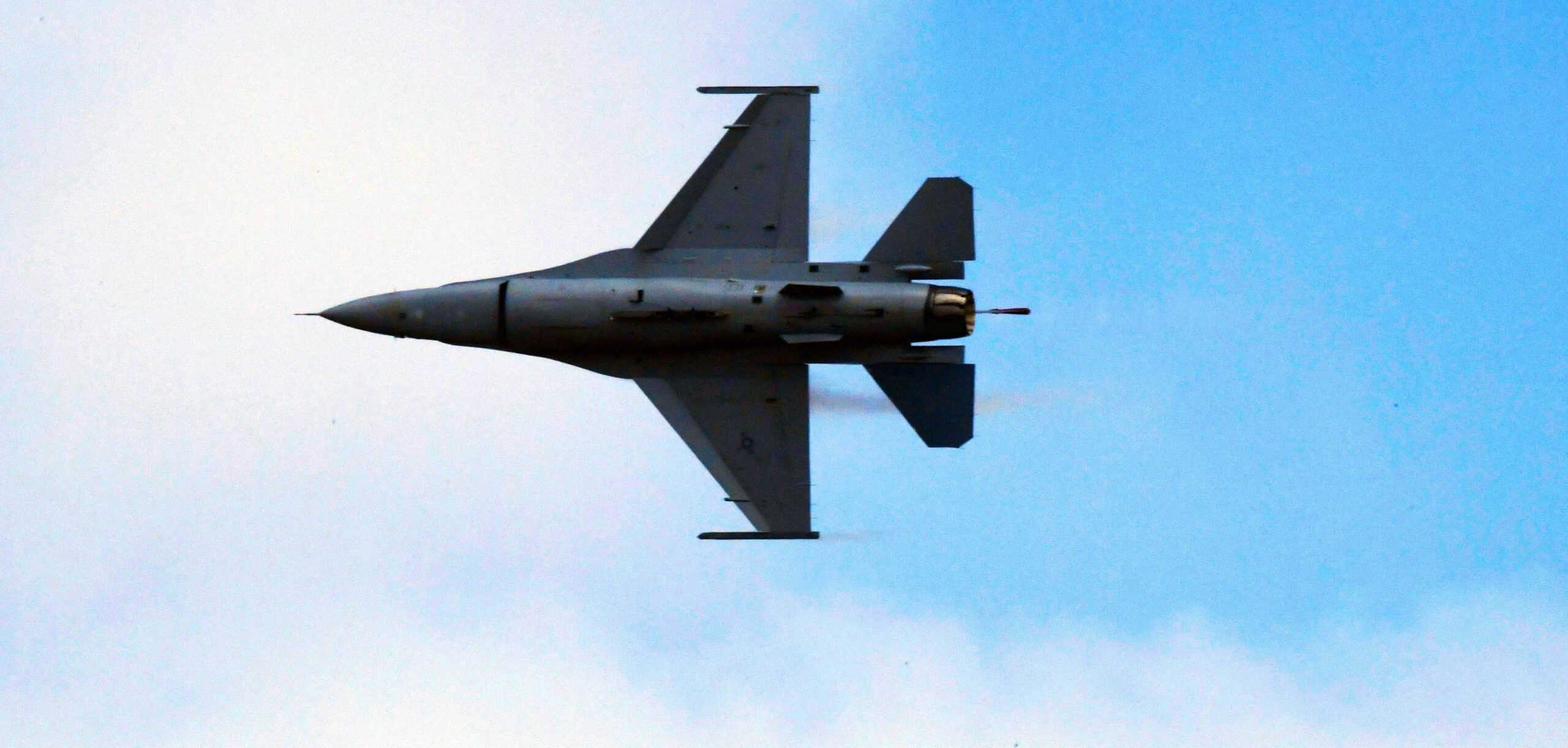 F-16 fighter jet